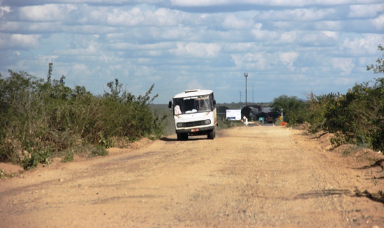 Uauá - assinatura da ordem se serviço para asfaltar br 235.4-foto-Raimundo Mascarenhas