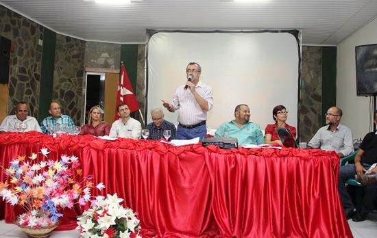 A segunda mesa foi formada com o novo presidente e representante do PT de várias cidades da região.