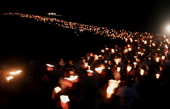 Procissão do Fogaréu e encenação da Paixão de Cristo marca a quinta-feira santa em Serrinha