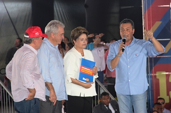 Rui entrega Programa de Governo a presidente.