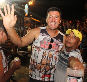 Edevaldo (E) e o amigo "Barraozinho"