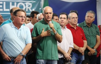 Na última campanha, desses que estão ao lado esquerdodse Souto, apenas Tom perdeu estava no mesmo barco.