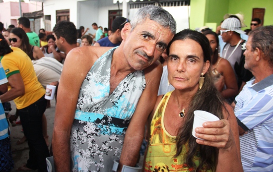 Xexêta como sempre vestido de mulher