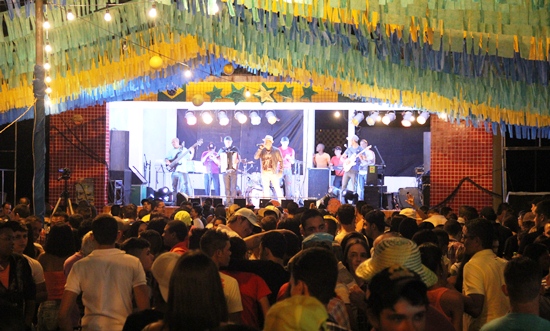 Mel 100 Pimenta segunda atração em Aroeira.