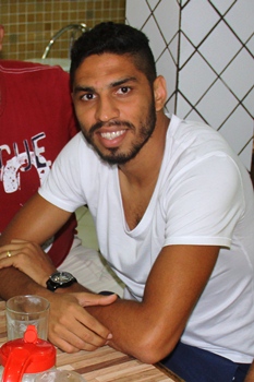 Wallace inciou no Vitória, se transferiu para o Corinthians e agora está no Flamengo.
