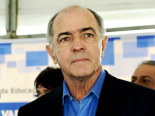 José Carlos Aleluia diz que oposição pretende junto a justiça barra divulgação da pesquisa.