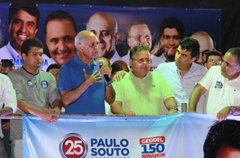 Paulo Souto criticou o governo do PT e perguntou o que Serrinha ganhou de importante com apoio dos petistas.