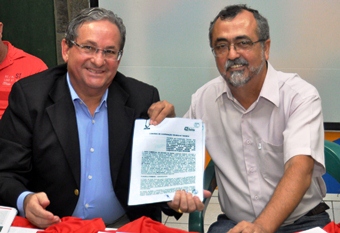 O presidente da JUCEB, Francisco Nobre de Oliveira, esteve presente na cerimônia de assinatura do convênio com o prefeito Ismael Ferreira