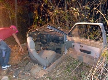Veículo partiu ao meio em acidente | Foto: Sigi Vilares