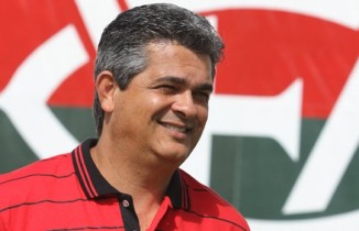 Ney treina o Vitória pela terceira vez.