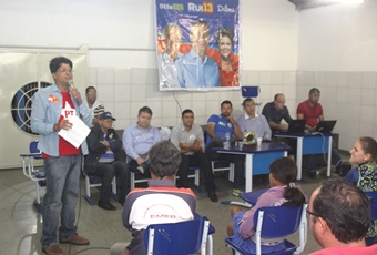 Vereador garante que pra ser petista tem que ser igual e ele, mas petista que ele não existe.