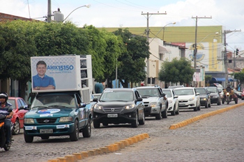 As atividades tiveram início com uma carreta.
