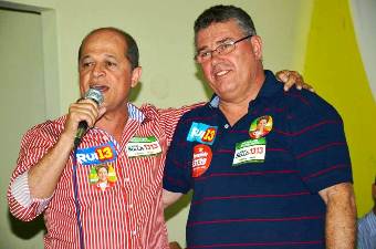 Joseildo Ramos (E) um dos mais ativos petistas da assembléia.
