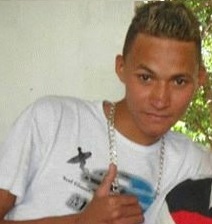 Vítima teria reagido atirando contra os policiais.