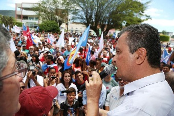 Rui Costa que tem o apoio do governador Wagner, está em desvantagem segundo as pesquisas,, mas garante que vai vencer no primeiro turno.