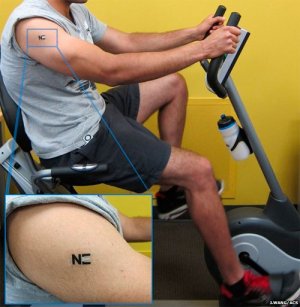 A cientista acoplou um sensor de lactato a uma tatuagem temporária.