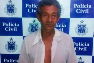 O acusado é casado, mas a mulher estava viajando no dia do crime.