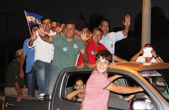 No destaque o vice Tita, o presidente da Câmara Kekeu eo candidatos a deputado.