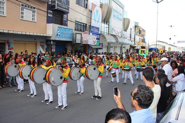 Banda Marcial do Menino Jesus homenageou Olodum no fardamento.