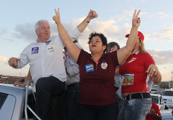 Elisângela no apoio a chapa governista.