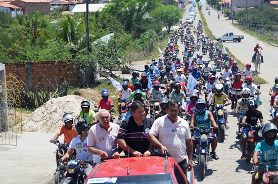 Alex com os apoiadores promoveram uma carreata.