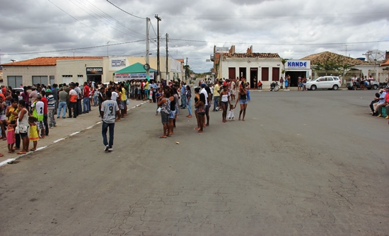 Centro da cidade ganhou outro visual com asfalto.