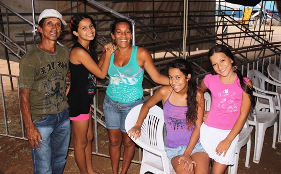 Grande parte do elenco está nessa foto, mas a turma dá show, garante Ivanilson.