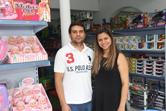 Ilmar ao lado da esposa, a advogada Cláudia Ribeiro garantem qualidade, preço baixo e respeito ao cliente.