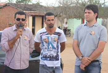 Sandro pediu aos moradores o apoio aquele que segundo ele trabalhou muito pelo município.
