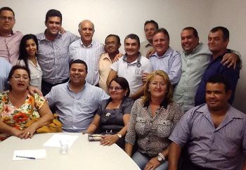 Em recente visita aos candidatos o prefeito levou uma grande comitiva.