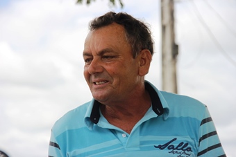 Verador Afonso disse que vota em Souto, mas nenhum santinho foi visto no bolso.