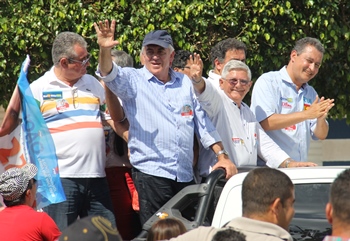 Coronel durante carreata de Rui por Monte Santo ao lado de Otto, Jorge Andrade e Rui Costa.