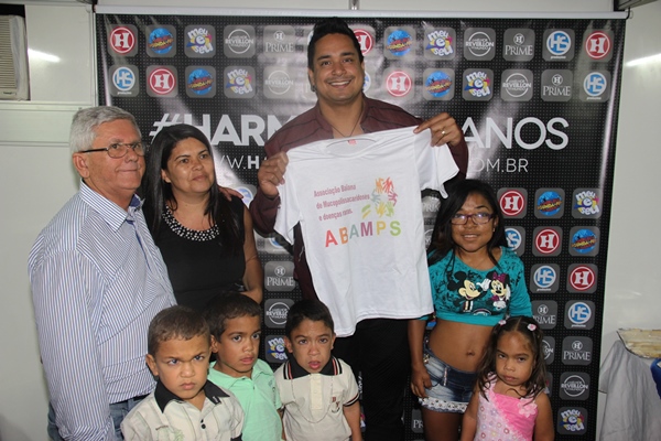 Todos os artistas levaram a camisa da Instituição.