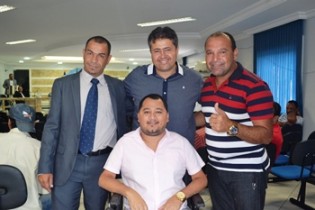 Equipe de apoio em Capim Grosso comemora a vitória.