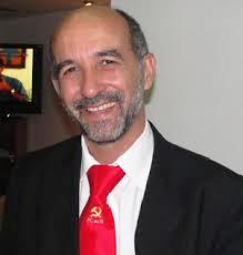 Álvaro não conseguiu alcançar seu quarto mandato, mas continua o trabalho de verdadeiro parlamentar até 31 de janeiro de 2015.