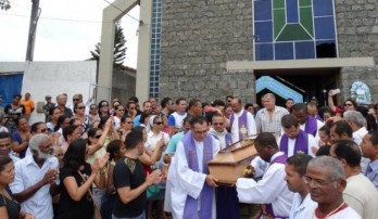 enterro-padre-tiro-volante-550x320