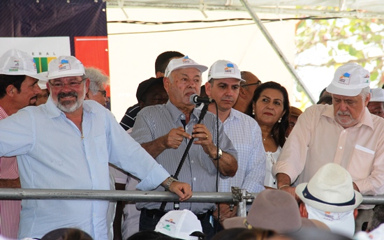 Claro que não falou em público essa sua posição, ele é aliado de Wagner, mas não está a fim de votar em PT.