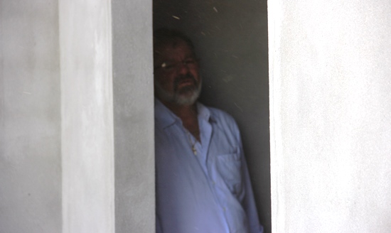 Uma casa em construção serviu de abrigo para Nilo