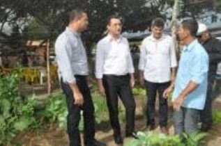 O recém eleito governador Rui Costa esteve conhecendo o projeto, juntamente com o prefeito Osni e o vice e futuro deputado Gika.