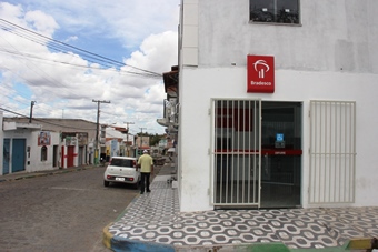 Posto do Bradesco possui apenas um caixa e a vários dias não sai nem extrato.