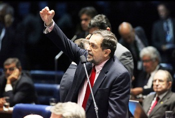 Senador baiano Walter Pinheiro comemora a decisão.