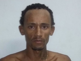 Apesar do menor detalhar tudo, apontar Flávio como o autor de quatros disparos que matou o pedreiro, ele nega a autoria.
