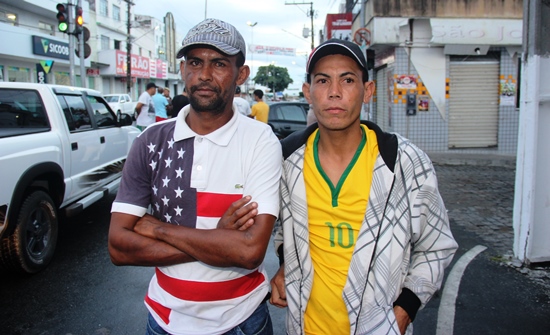Pedrinho vestido com camisa dos Estados Unidos pensou que morreria.Cainha disse que quando pregou os olhos acordou com a pancada.