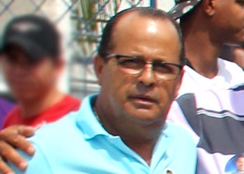 Vovô coruja inconformado com o resultado.