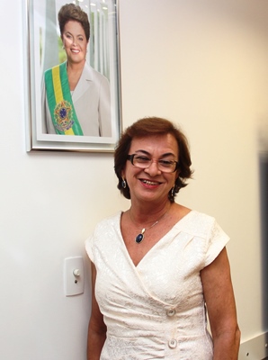 A deputada que é aliada do governador Rui Costa e a presidente Dilma espera continuar conquistando benefícios para os municípios que representa.