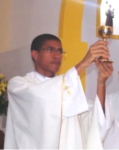 Ruthberg Pereira, mais conhecido como Padre Gugu.