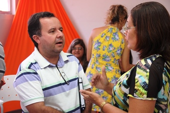 Apenas Nei do Banco e Tânia presentes na reunião.