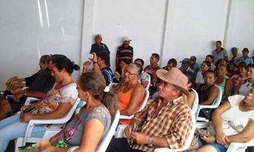 População terá o prazer de tomar banho de ducha.