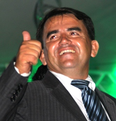 Almir garante que está deixando sua marca para corresponder as expectativas de seu povo.