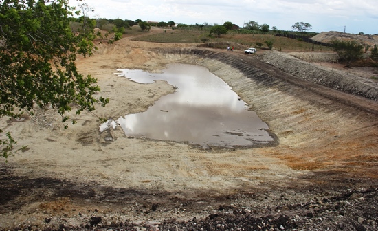 Barragem de Cansanção é muito grande e está a poucos quilômetros do Maracujá.
